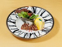 【夕食】「緑樹コース」ランクアップステーキ（イメージ）+3,630円で飛騨牛ヒレステーキがご用意できます。