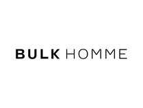 【BULK　HOMME】BULKとは英語で「容器の中身」、HOMMEはフランス語で「男性」を表します。