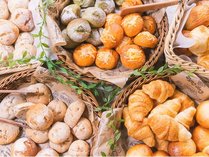 ☆朝食無料☆自家製の焼き立てパンをご賞味ください！ 写真