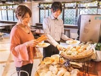 ☆朝食無料☆自家製の焼き立てパンをご賞味ください！