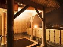 檜の屋上露天風呂。北海道遺産「モール温泉」が体を包み込み、とても柔らかく滑らかな肌触りです