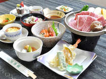 ・【お食事一例】十勝和牛と地物野菜を使った陶板焼が人気の和食膳
