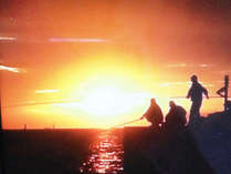 お客様から頂いた日間賀島の夕日（＊素敵な画像のご提供ありがとうございます。）