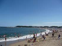 真夏の阿字ヶ浦海水浴場です。弓型の美しい砂浜は、「東洋のナポリ」と称され愛されています。