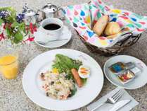 *朝食一例_３種のメニューを日替わりで。※料理は季節毎に内容が変わります。