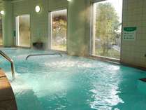 東浴・西浴と男女日替わりで楽しめるバラエティに富んだお風呂が人気。