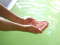 天然の色　緑白色（ミルキーグリーン）の温泉です。身体を癒す天然温泉
