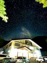 澄みきった夜空はまるでプラネタリウム