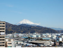 朝食会場の大きな窓から見える富士山