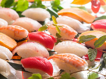 [夕食：通年]★板さんが目の前で握る★酢飯とよく合う海幸を「握り寿司」で堪能。　[バイキング一例]