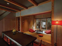 京都一の繁華街より徒歩5分。広々リビング＋和室2室＋洋室など。最大6名。自炊に最適なキッチン。