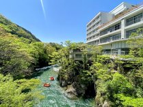 ホテルは利根川渓谷沿い。水上はアクティビティメニューの宝庫！！