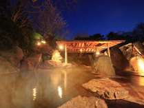 緑水亭ならでは！篝火を灯した幻想的な露天風呂