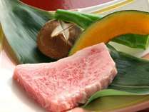 夕食は選べるメイン料理。一番人気の【最高級A5ランク仙台牛サーロインテーキ】がおすすめです。