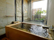 【松琴亭】ヒノキの内湯に露天風呂付きで嬉野温泉を余すところなくお楽しみいただけます