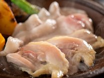 【季節の会席】比内地鶏と八幡平ポークの陶板焼き（6月～8月）