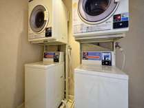 長期のお客様も安心。洗濯機・乾燥機もあります。洗濯機1回￥200　乾燥機40分間￥100です。