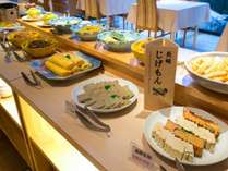 地元、長崎産の米・野菜・魚etc、九州自慢の名物を使用したブッフェスタイル。