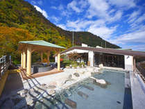 絶景！箱根の山々に囲まれた、空に手がとどっきそうな天空露天風呂