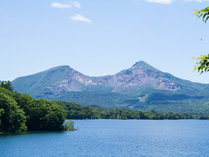 大小３００あるといわれる裏磐梯の湖の中でも一番大きな「桧原湖」。福島代表の風景です。