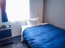 ◆シングルルーム◆シングルルームの御紹介です。シモンズ製ベッドを導入しております。