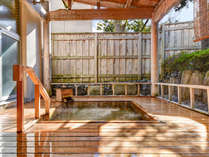*【坪の湯～総ひば造り庭園露天風呂～】開放的な露天風呂でゆっくり癒されます