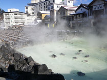 *草津温泉の名所「湯畑」まで徒歩約3分♪