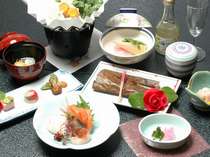 【夕食】北海道の味を楽しんで頂けるように新鮮な食材をふんだんに使った「特別プラン」の一例。