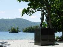 十和田湖のシンボル「乙女の像」