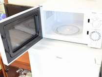 ■電子レンジ■全客室に電子レンジと冷蔵庫を設置。貸出の調理器具とテーブルセットもご用意!!
