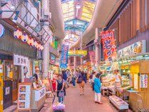 ＜近江町市場：徒歩1分＞北陸の新鮮なお魚や野菜の商店、飲食店が並ぶ市場。