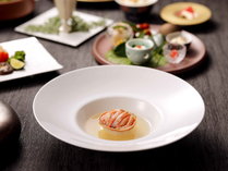 【ご夕食一例】金沢五彩コース～臙脂　Enji～　香箱蟹　昆布とかつおのコンソメ