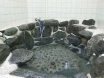 【鈍川温泉】5名様位まで入れる中浴場（貸切）。湯治のお客様に特に人気の鈍川温泉をお楽しみ下さい。