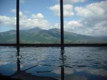 大浴場からも阿蘇の山々の絶景が楽しめます。