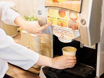 1F　Express　Cafe　コーヒーや紅茶、スープの無料サービスを行っております。