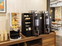 1F　Express　Cafe　コーヒーや紅茶、スープの無料サービスを行っております。