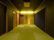 ・【アネックス・和室】クッション性の高い琉球畳の間は寛ぎスペースに最適