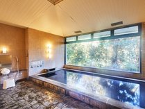 大浴場は宮ノ下温泉で透明で肌触り滑らかな美肌の湯。