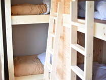 4人用プライベートは二段ベッドが2台の個室です。グループなどのご利用におススメです。