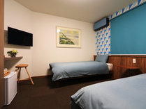 【bed】洋室のお部屋。シングルベッドを2台ご用意しております。