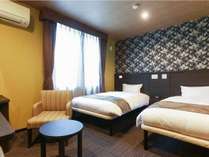 本館デラックスツイン：広々18平米のお部屋に、ベッドは120cm幅をご用意。