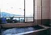２階にある展望風呂は眼下に真鶴港を望む。二股ラジウム温泉を導入いたしました。