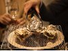 ご家族やカップルにもおすすめの広島らしい焼き牡蠣体験。楽しいひと時を大切な人と一緒に。