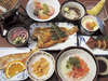 【夕食】積丹のウニやイカなど、新鮮な魚介を使用した約11品の夕食(一例)
