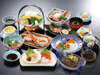 夕食一例／夕食では11品ほどの和食膳をご提供しております。