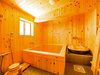・檜風呂と五右衛門風呂をアレンジした2種類のお風呂