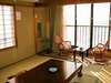 １０畳の和室浜名湖の景色が見える眺望がよい部屋です。