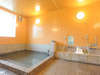 *【大浴場】六日町温泉の源泉かけ流し！待つことなく入れるよう、シャワーは8台を設置しております。c