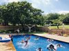 夏は大人気の屋外プール。