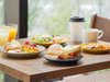 <レストラン>日替わりのパンを中心にデリやスープなど色とりどりのご朝食が朝を彩ります。